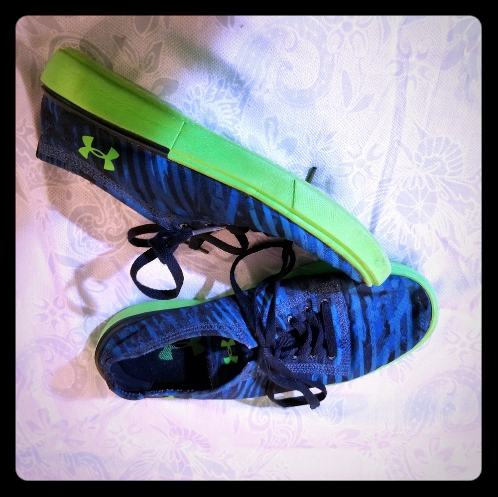 Youth running shoes